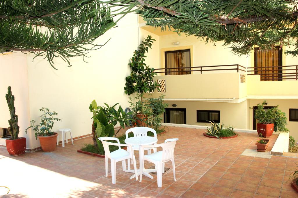 Apartment John Platanés